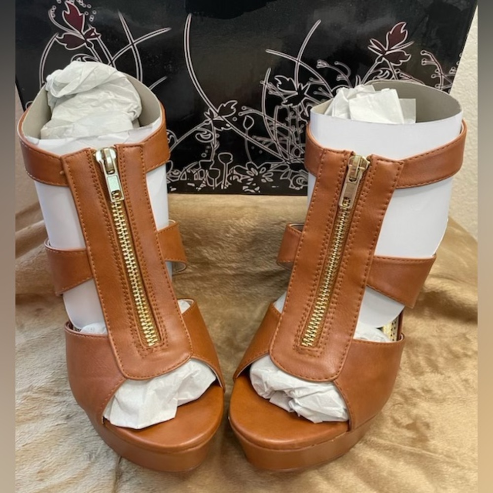 Liliana Casandra-9 Cognac Wedges